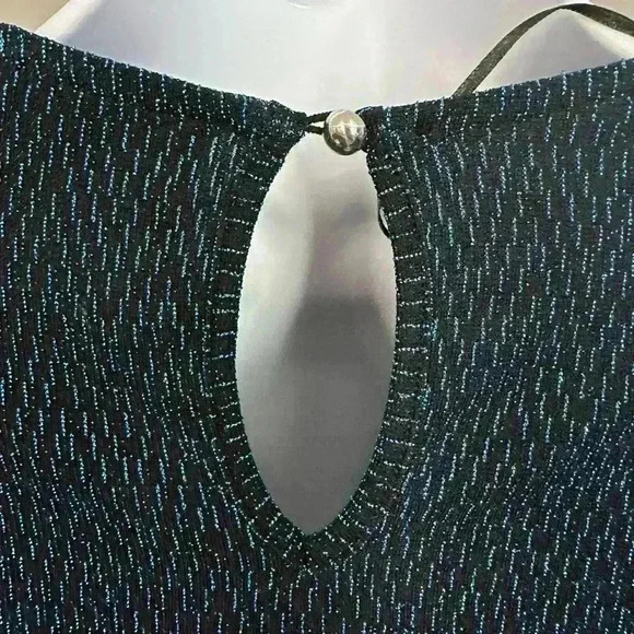 Lily White Keyhole Channel Front Top (478) - Picture 11 of 14